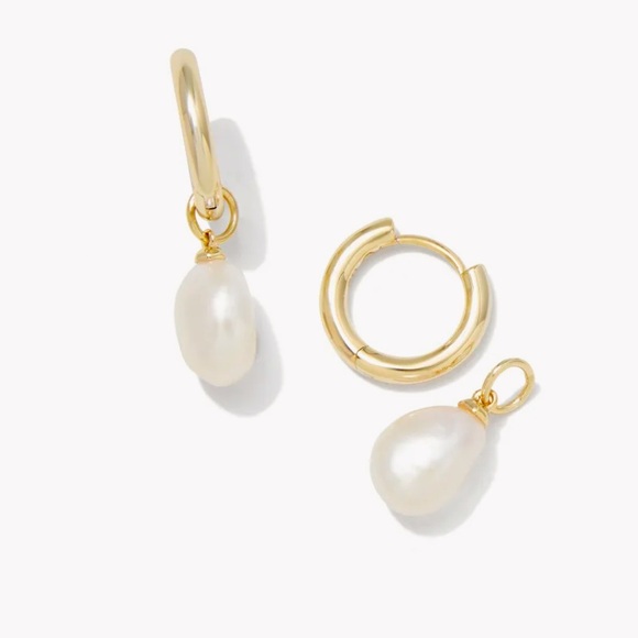 Kendra Scott Willa Gold Pearl Huggie Earrings in Freshwater Pearl - Picture 2 of 7